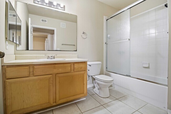 Building Photo - 1020 Villagio Cir
