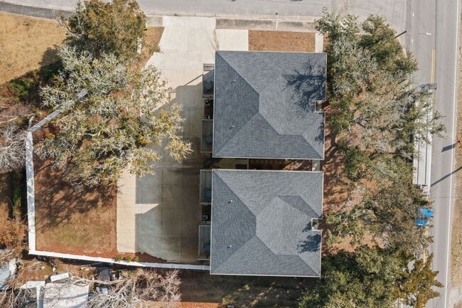 Building Photo - Modern Beaufort Townhome available for Long Term Rental