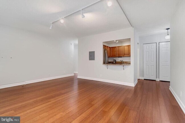 Building Photo - 4515 Willard Ave