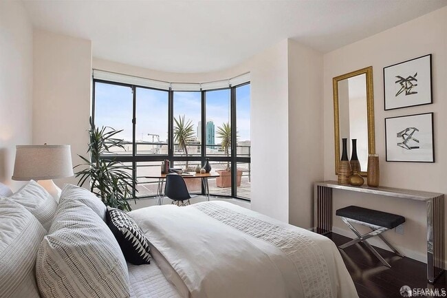 Building Photo - 300 3rd St