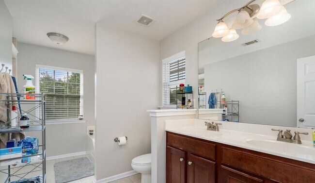 Building Photo - 3367 Streamside Dr