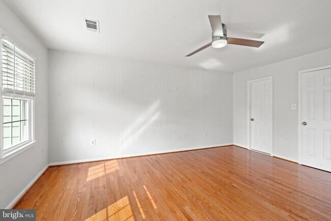 Building Photo - 9932 Longford Ct