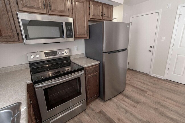 Building Photo - 1901 Mirtle Grove Ct