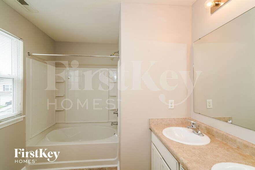 Building Photo - 8123 Fisher Bend Dr