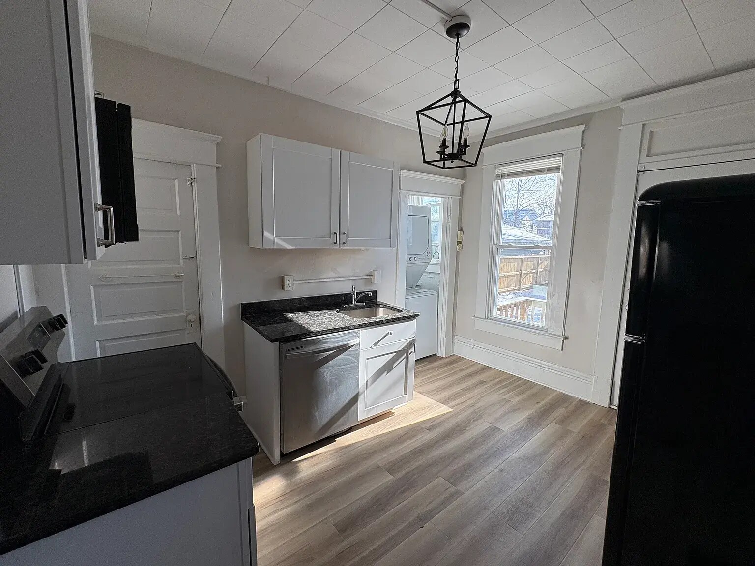 Building Photo - 687 E Columbus St