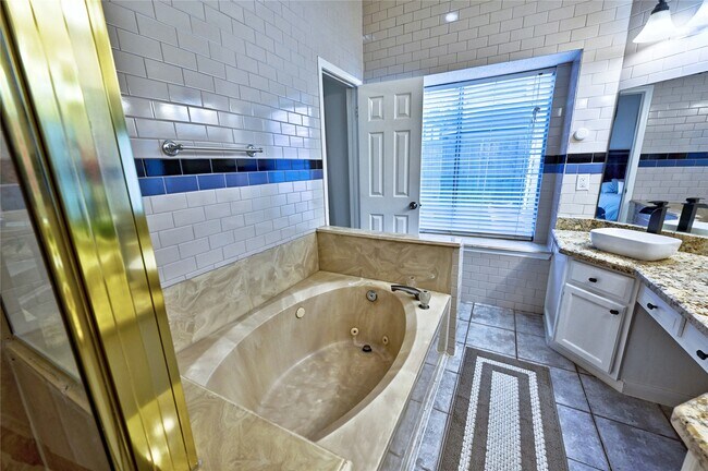 Building Photo - 7407 Creekfield Dr