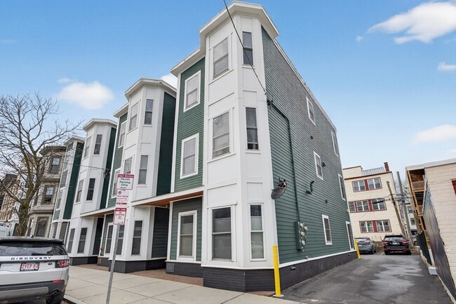 Building Photo - 256 Bremen St