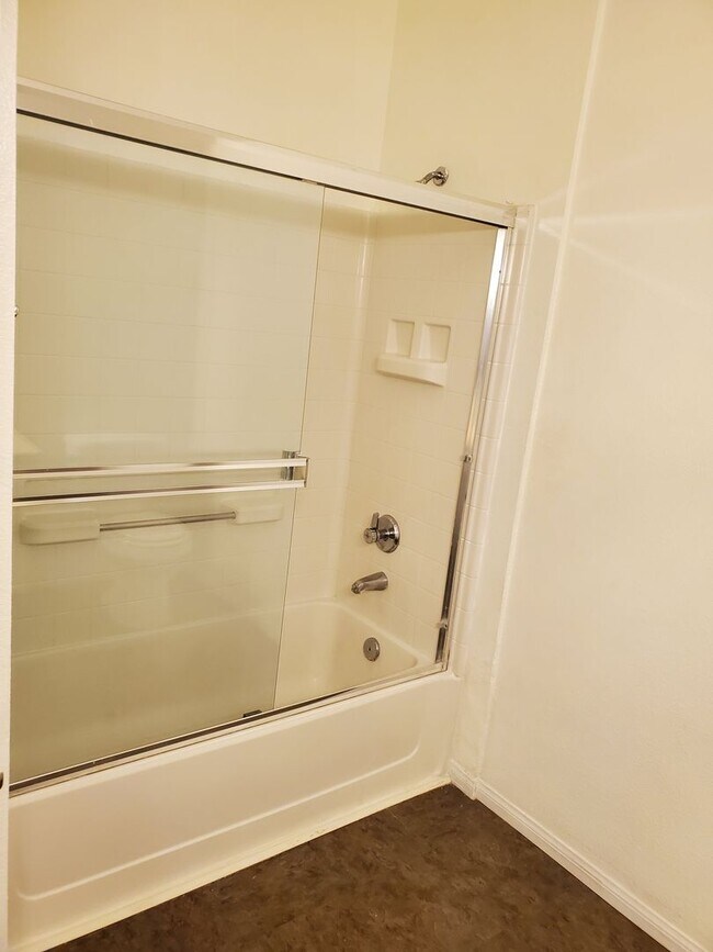 Building Photo - ALVA RD - 1st Floor 2 Bd / 2 Ba Condo in Rancho Bernardo w/ 2 Parking & Many Amenities