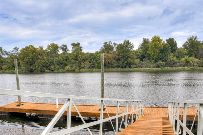 Building Photo - 106 Riverbend Dr