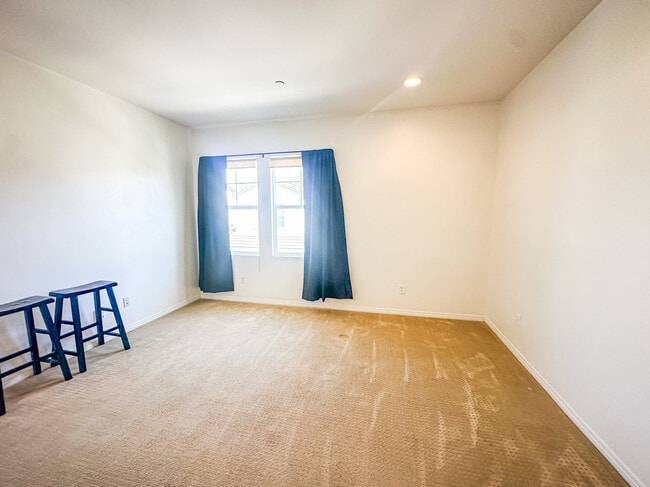 Building Photo - 726 Owens River Dr