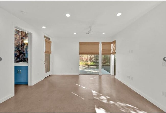 Building Photo - 203 E 46th St