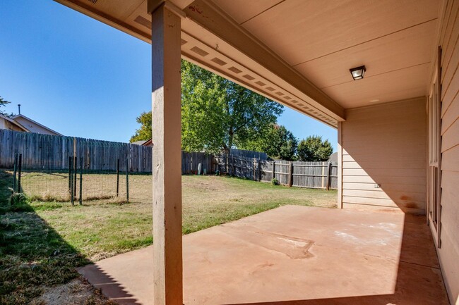 Building Photo - Adorable 3 bedroom Home in NW OKC