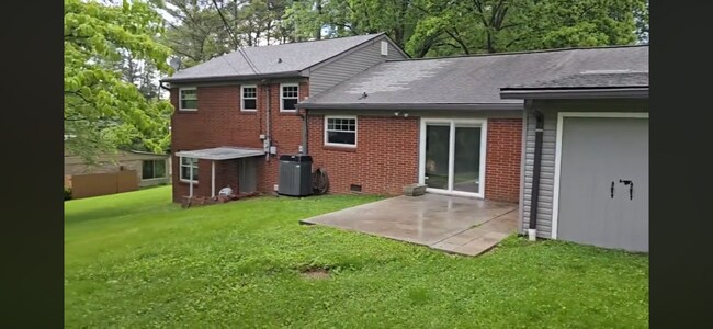 Building Photo - 1419 Leon Dr