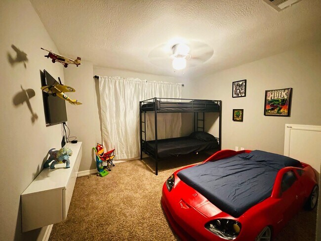 Building Photo - 18014 Vintage Wood Ln