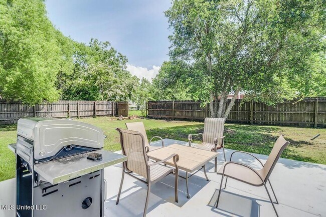 Building Photo - 410 Old Spanish Trail