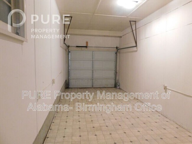 Building Photo - 117 22nd Ave NE