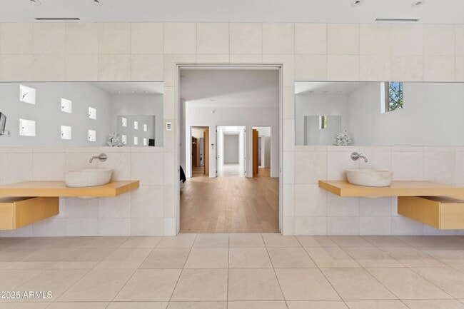 Building Photo - 9191 E Happy Hollow Dr