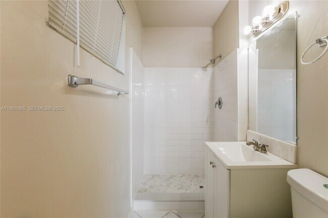 Building Photo - 900 NW 199th St