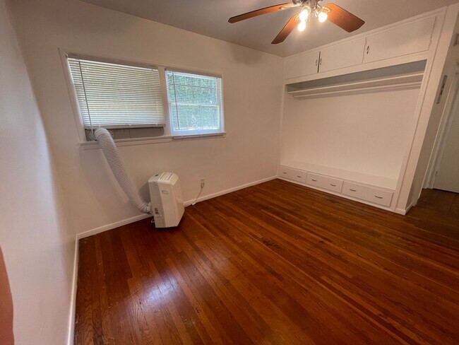 Building Photo - 1240-1246.5-12465 Tamarind Ave