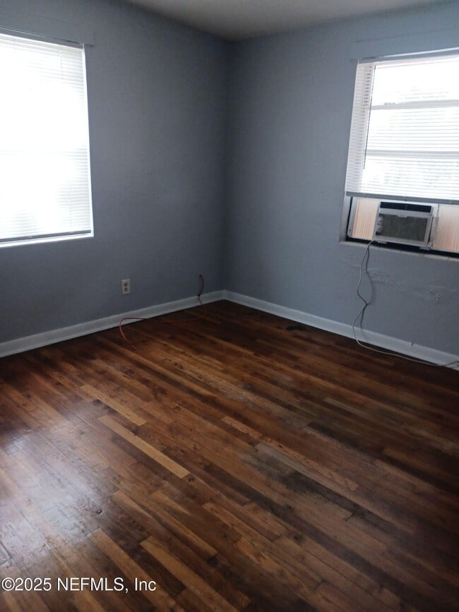 Building Photo - 1145 W 25th St