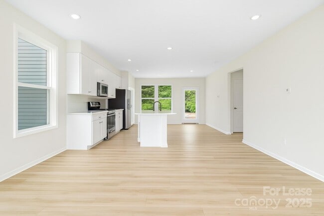 Building Photo - 3322 Beeler Ln
