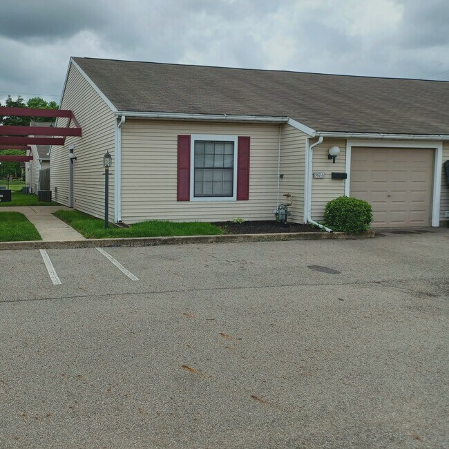 Primary Photo - 582 Moull St