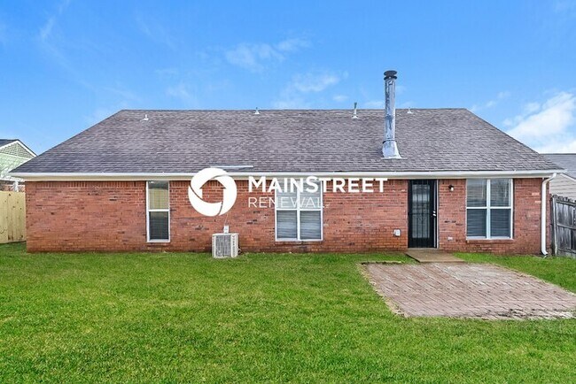 Building Photo - 3 Bedroom Pet-Friendly Home in Olive Branch, MS with Main Street Renewal