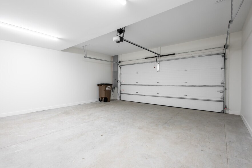 Building Photo - 814 7th St