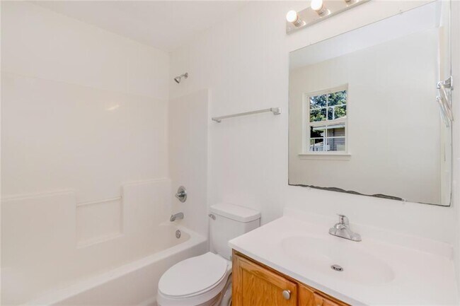 Building Photo - 9932 Magnolia Crest Ct