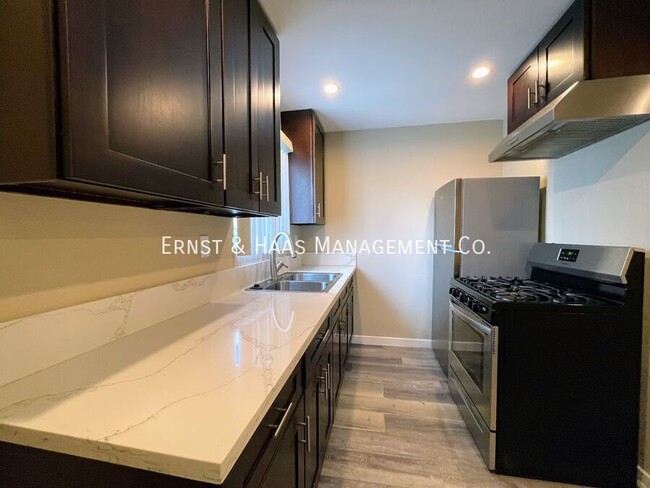 Building Photo - Cozy 1 Bed, 1 Bath Apartment with All the ...