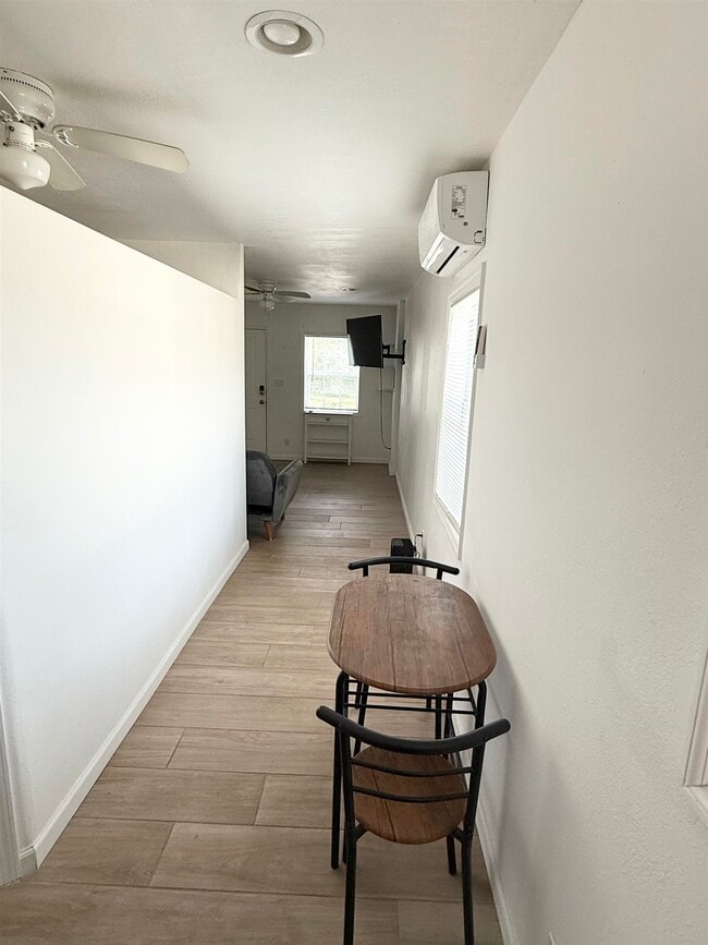 Building Photo - 2213 Holton St