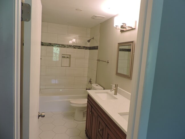 Building Photo - 407 Beechwood Dr