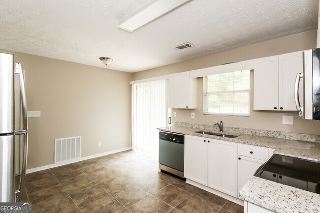 Building Photo - 640 Windchase Pl