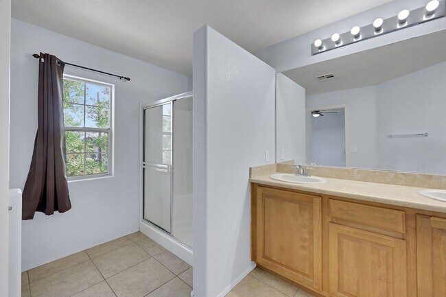 Building Photo - Updated Two-Story 3 bed/2.5 bath Home with Open Kitchen, Attached 1 Car Garage & Modern Flooring ...