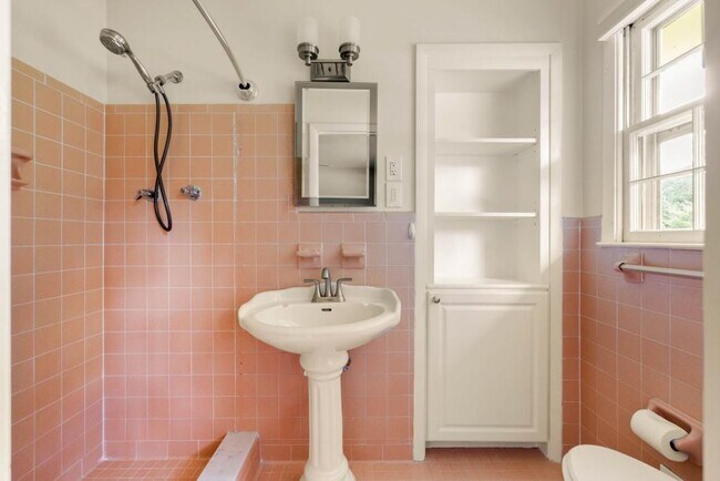 Building Photo - 2646 Caladium Dr NE