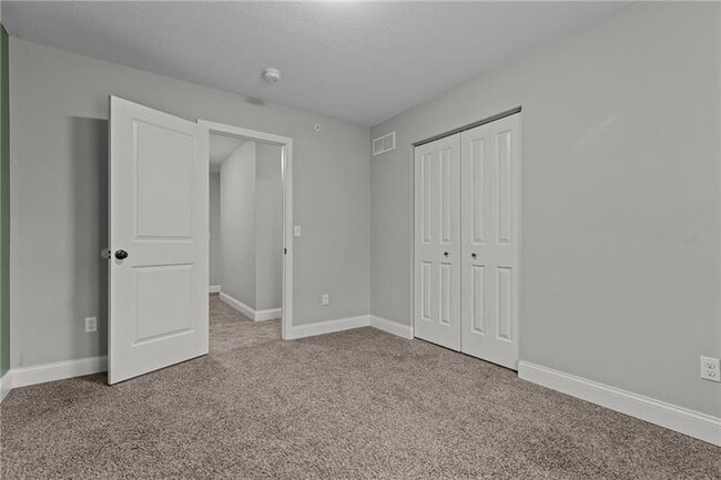 Building Photo - 567 Chesnic Dr