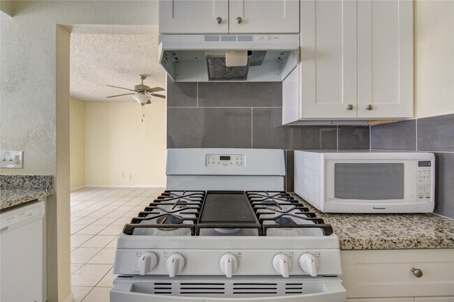 Building Photo - 2927 Great Lakes Ave