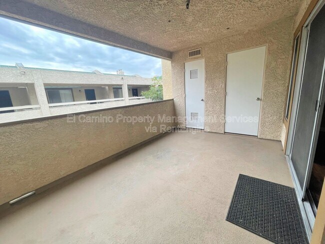 Building Photo - 12121 Centralia St