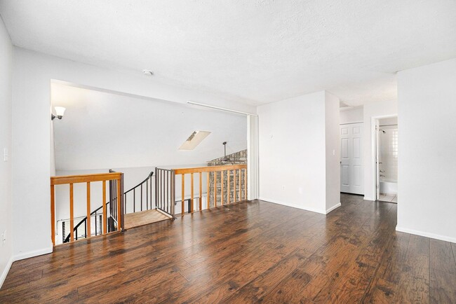 Building Photo - Charming 2 Bed, 2 Bath Condo with Loft in ...
