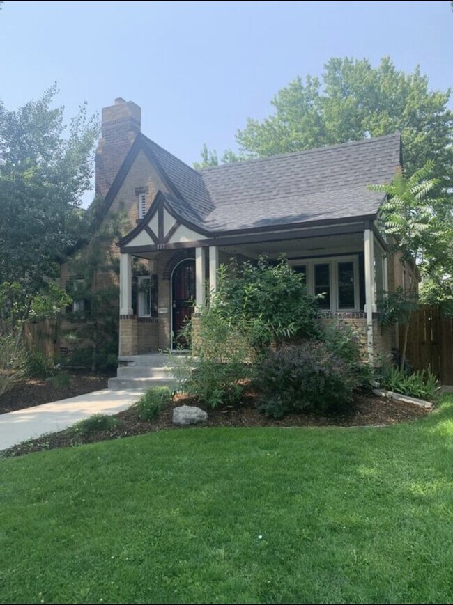Building Photo - Charming Wash Park bungalow!  Available 08-15-2026
