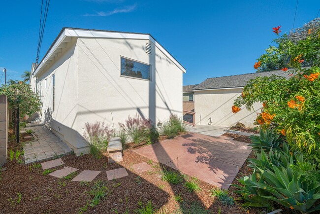 Building Photo - Charming Manhattan Beach Home Rental!