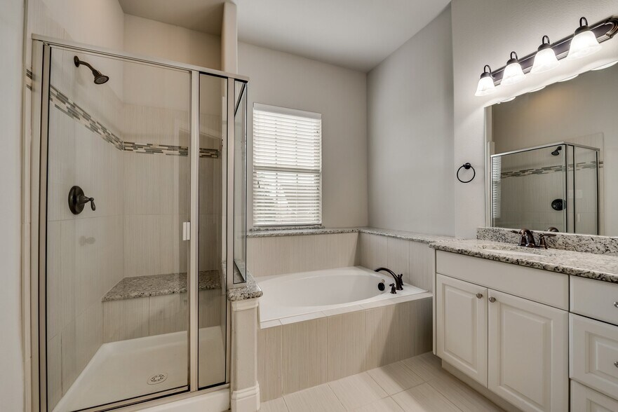 Building Photo - 923 Whitehall Dr