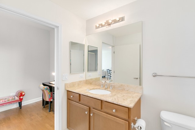 Building Photo - 1901 S Calumet Ave