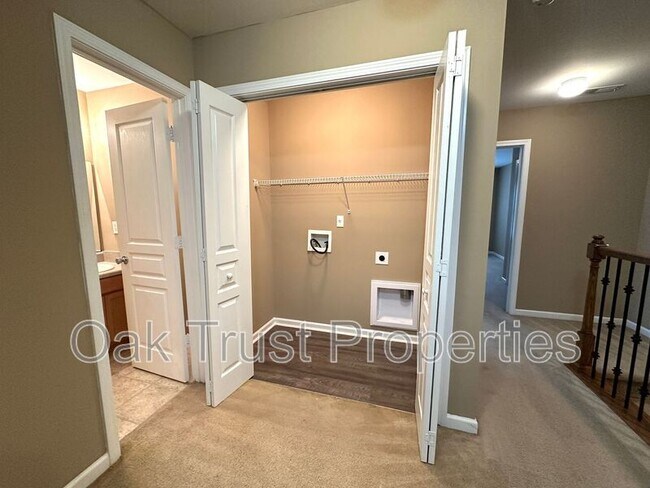 Building Photo - 5150 Trump St