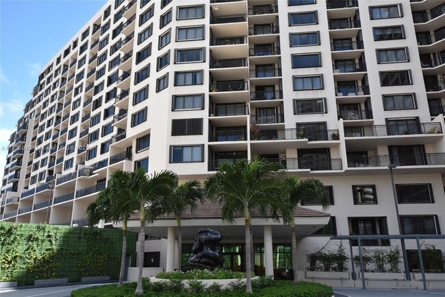 Building Photo - 540 Brickell Key Dr