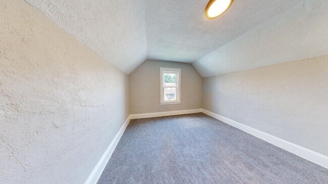 Building Photo - Old Brooklyn - 3 Bedroom Single Family Home