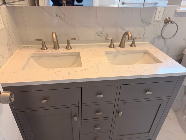 Building Photo - 288 S 7th St