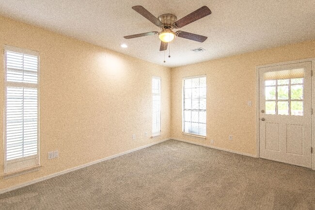 Building Photo - 613 Doe Trail