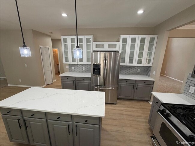 Building Photo - 27424 Rosewood Ct