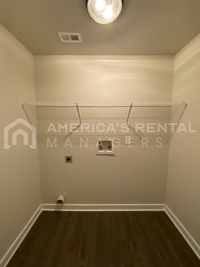 Building Photo - Home for Rent in Jemison, AL! Available to View!